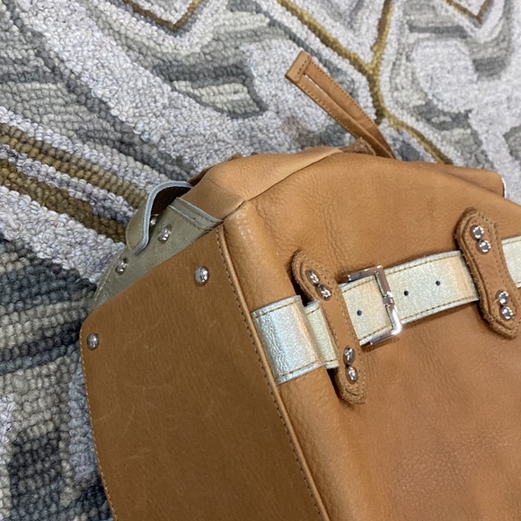💕 Gustto tan gold Italian leather large satchel bag gorgeous 💕 - Picture 16 of 16